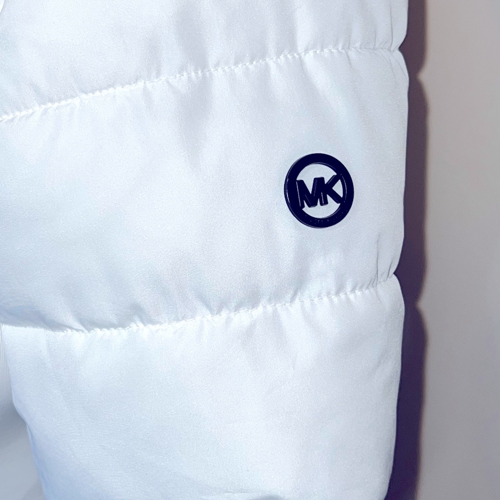 MICHAEL Michael Kors White Puffer Jacket with Faux Fur Trim - Picture 4 of 14